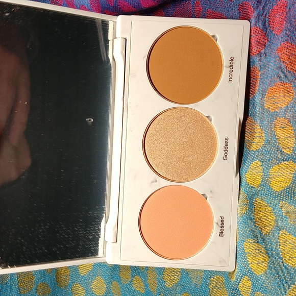 Realher - Ultimate Glow Getter – cheek trio - Picture 5 of 5